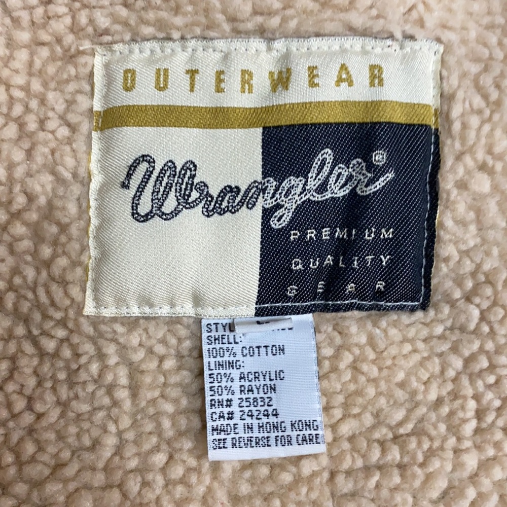 Wrangler Premium Quality Gear Outer Wearing vest. Sherpa inner lining. - Picture 3 of 4
